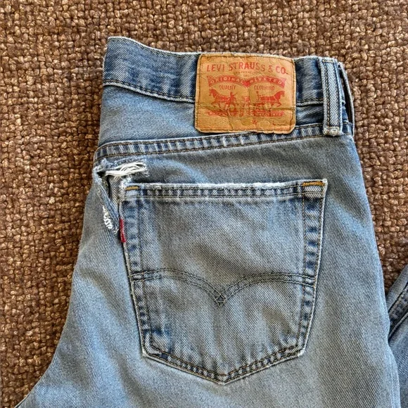 Levi's Women's Light Blue Cropped Jeans - Picture 2 of 10